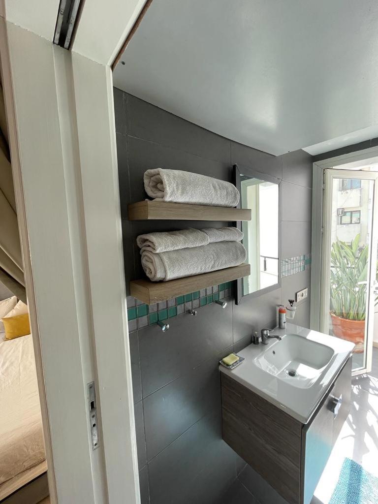 Central, Terrasse, Confortable - Bleue *