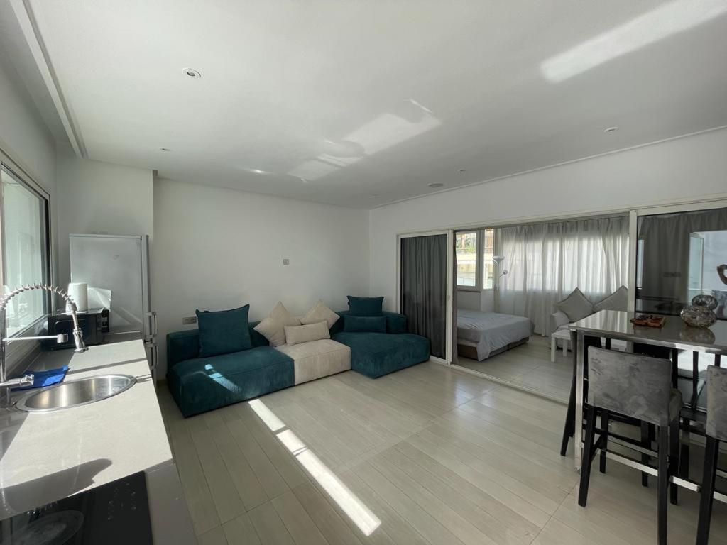 Central, Terrasse, Confortable - Bleue *